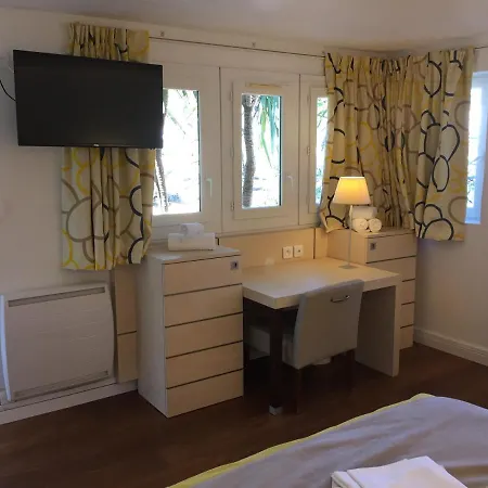 מלון De La Frigoulette סנרי-סור-מר